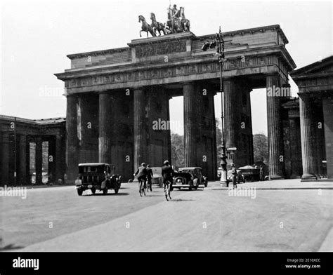 brandenburg gate 1940.